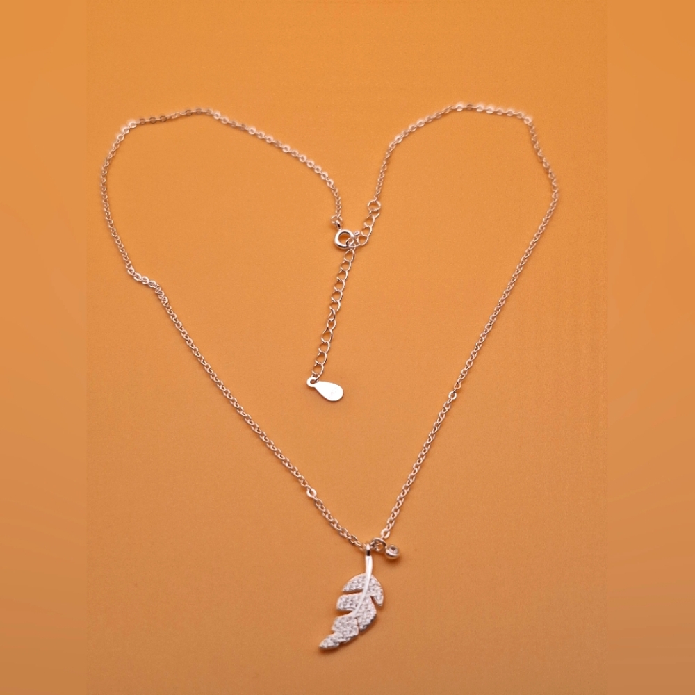 Elegant Silver Leaf Pendant Necklace 925